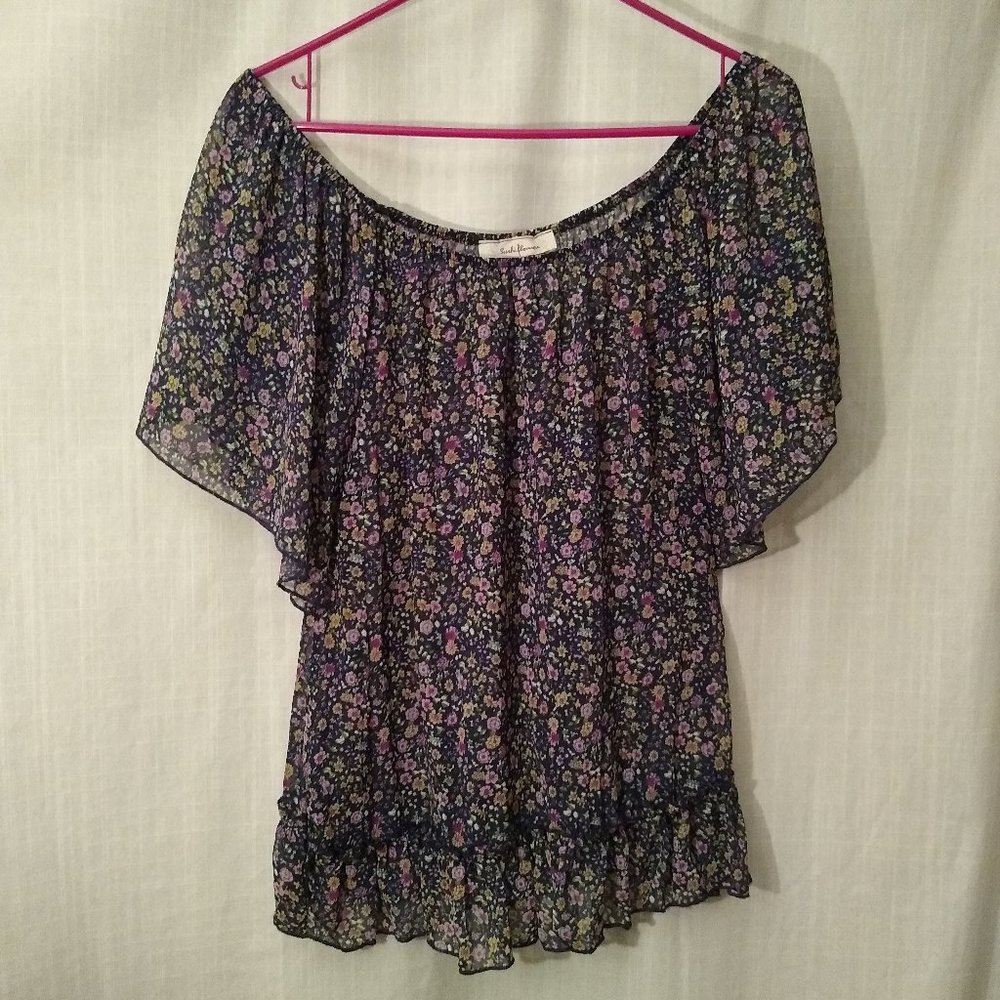 Flowy navy blue blouse with multicolored flowers 🌼🌸